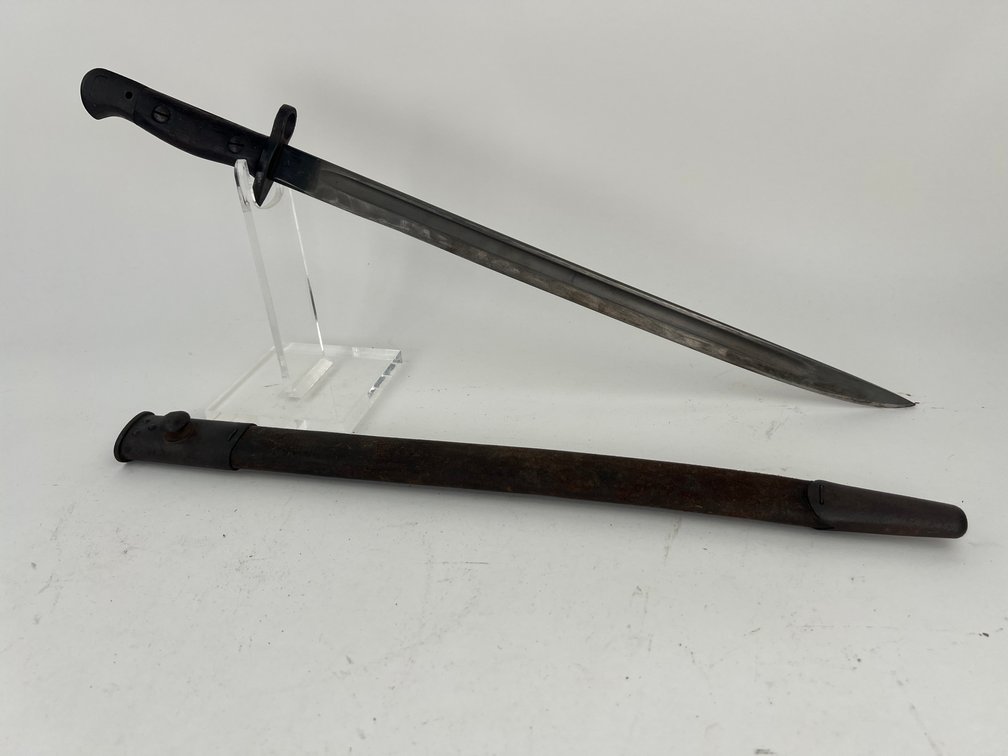 British Pattern 1907 Lee Enfield Bayonet and Scabbard