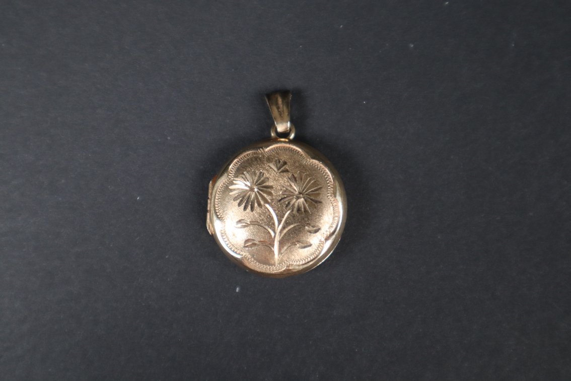 Round Floral Etched 10kt Gold Locket 