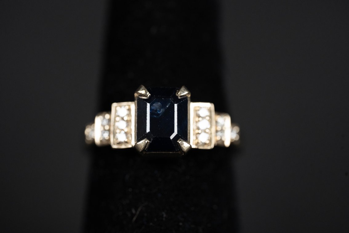 Sapphire (2.71 cts) and Diamond (0.80cts) Ring in 14kt Yellow Gold