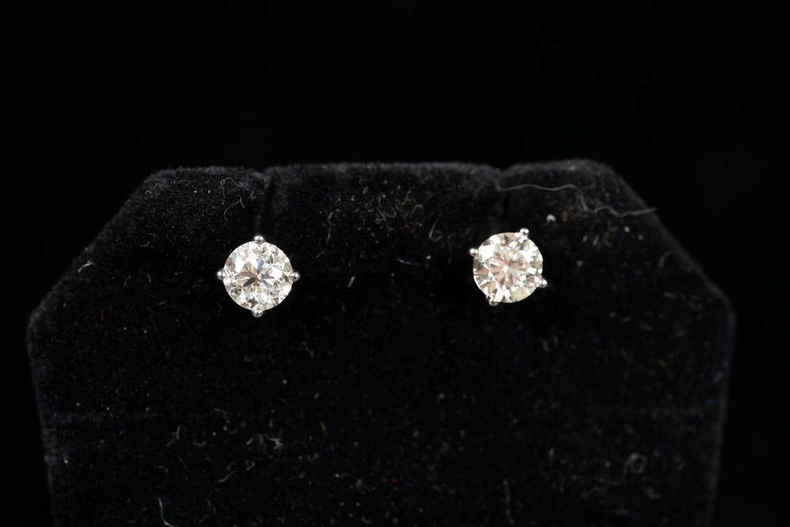 18ct White Gold Diamond (2.07cts) Stud Earrings