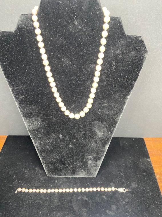 Vintage Saltwater Pearls Necklace and Bracelet