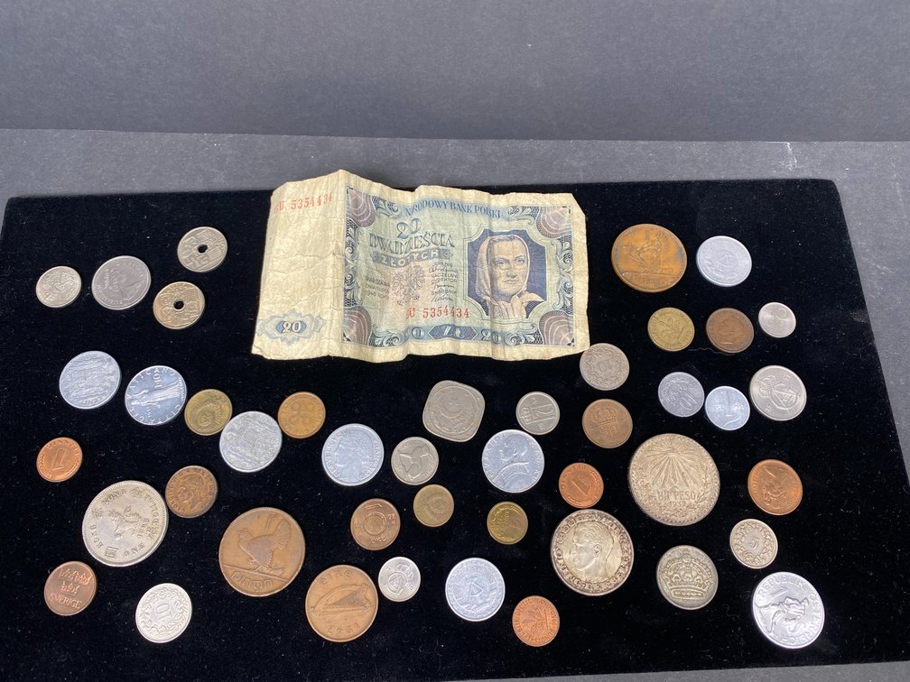Assortment of Vintage Foreign Money Including Polish 20 Zlotych, Coins From Hong Kong, Ireland, England, Italy and More!