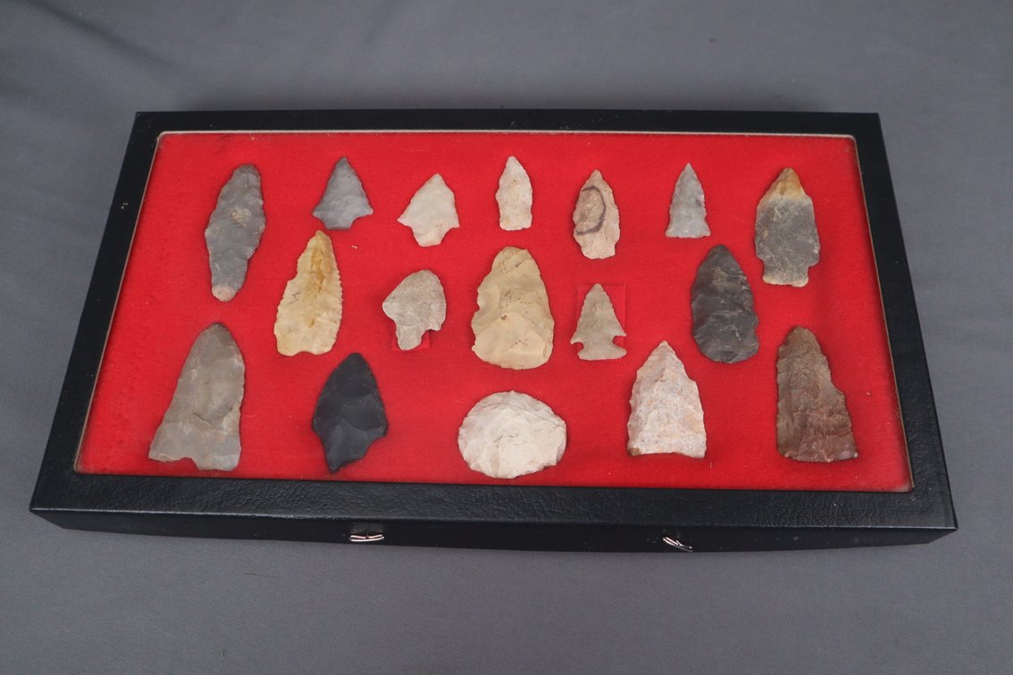 (17) Indian Arrowheads and Artifacts 