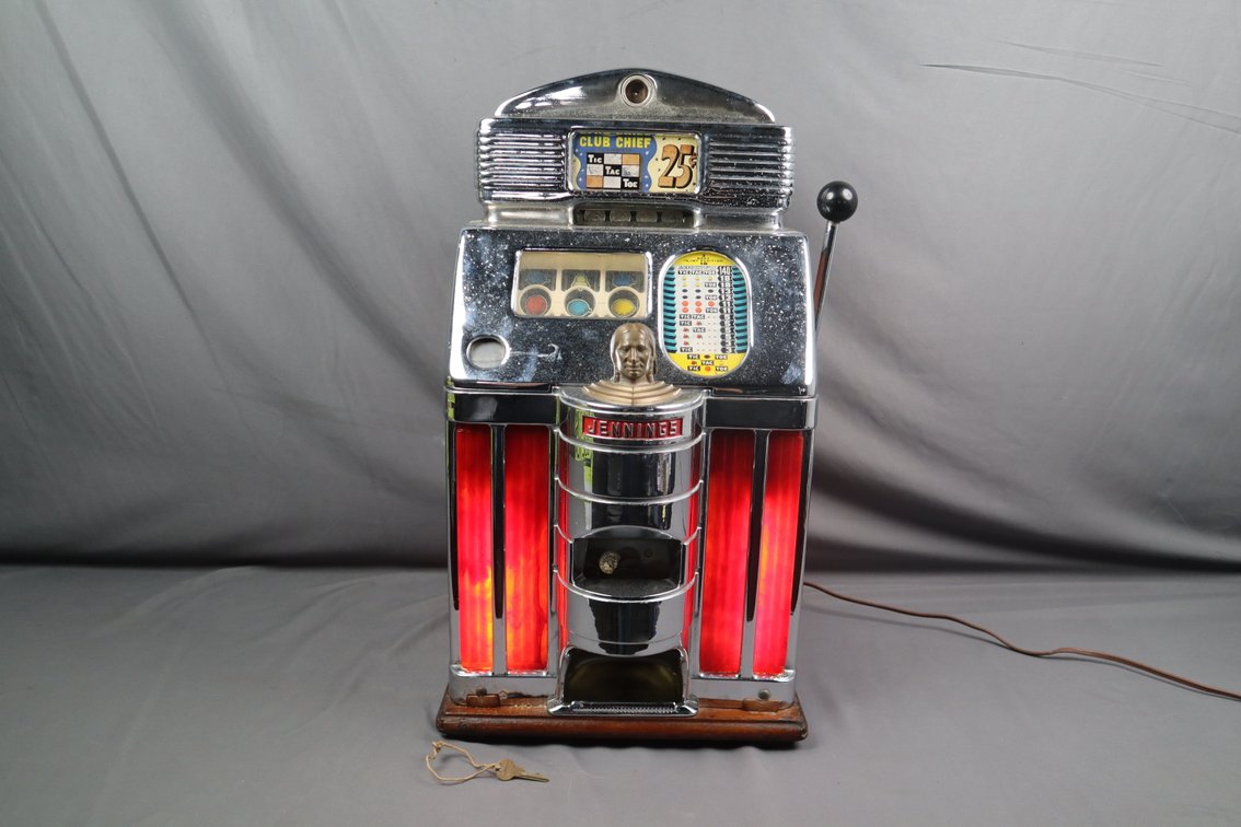 1940s 25 Cents O.D. Jennings Club Chief Tic Tac Toe Slot Machine