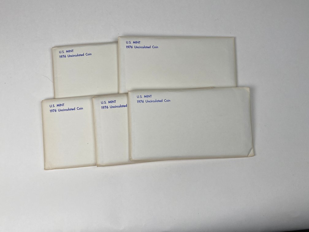 (5) 1976 P and D Uncirculated Coin Sets in Original Shipping Box