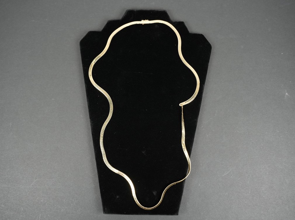 30" Herringbone Chain Stamped 14K Italy 28.5g Approximate Weight