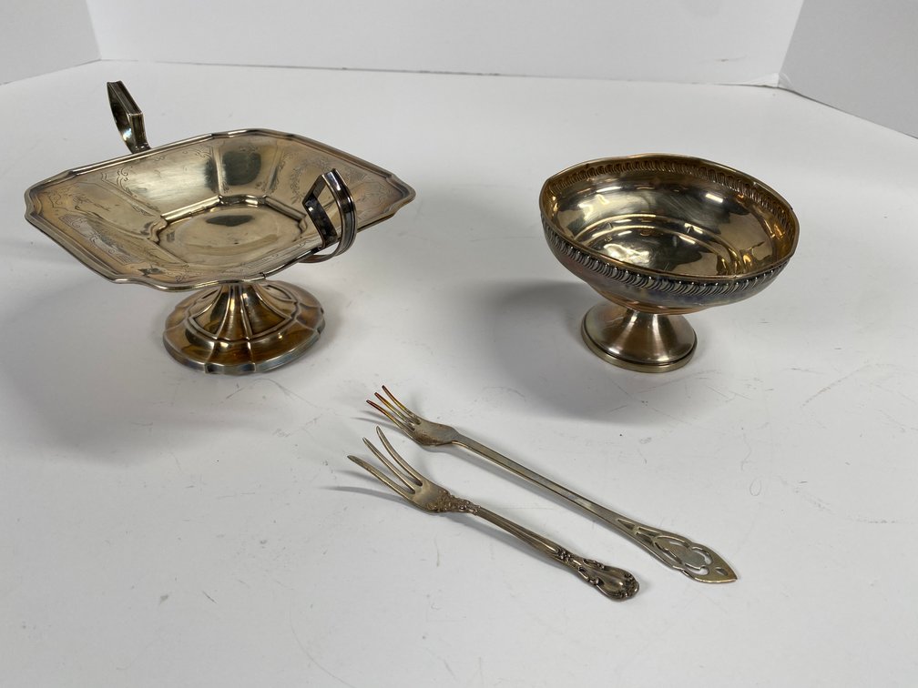 (4) Stamped Sterling Table Ware Pieces Including (2) Weighted Pedestal Nut Dishes and (2) Pickle Forks 12.5g