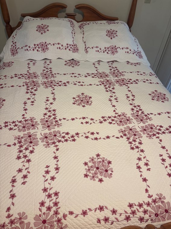 Vintage White Floral Embroidered Quilt with 2 Matching Shams – Full/Queen