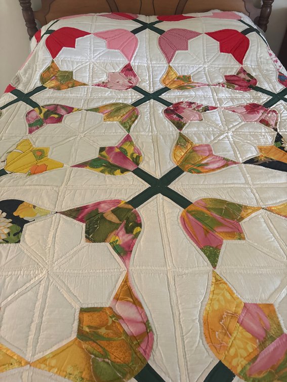 Vintage Tulip pattern handmade quilt