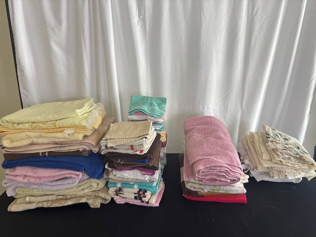 Large Assortment of Bath Towels, Hand Towels, Washcloths & Linens