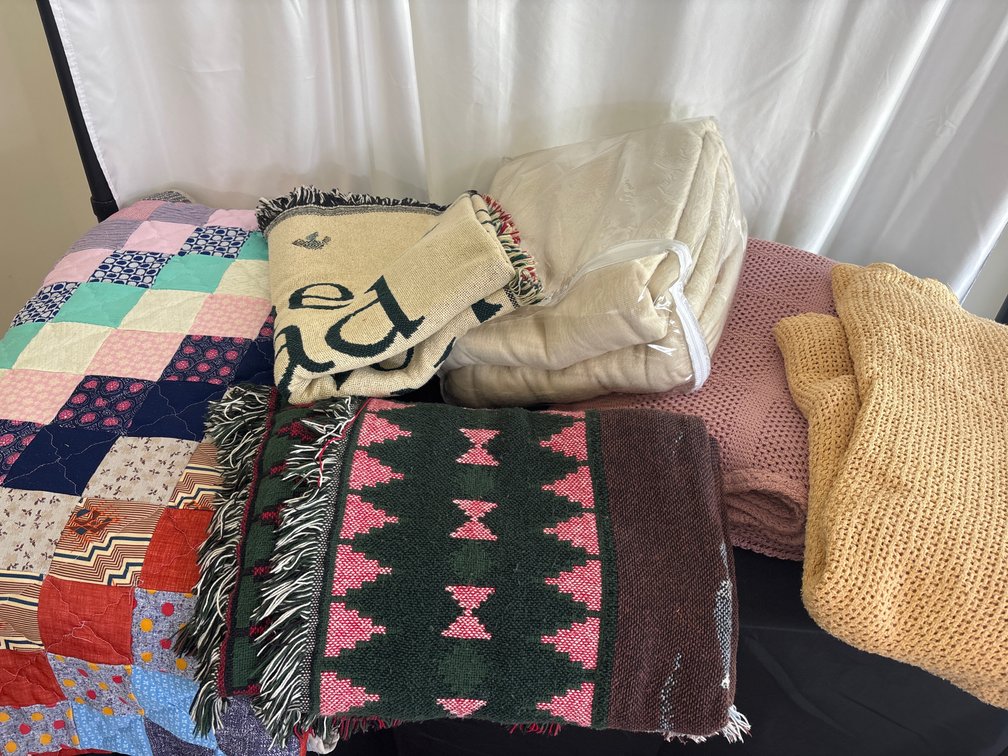 Quilt, blankets, throws