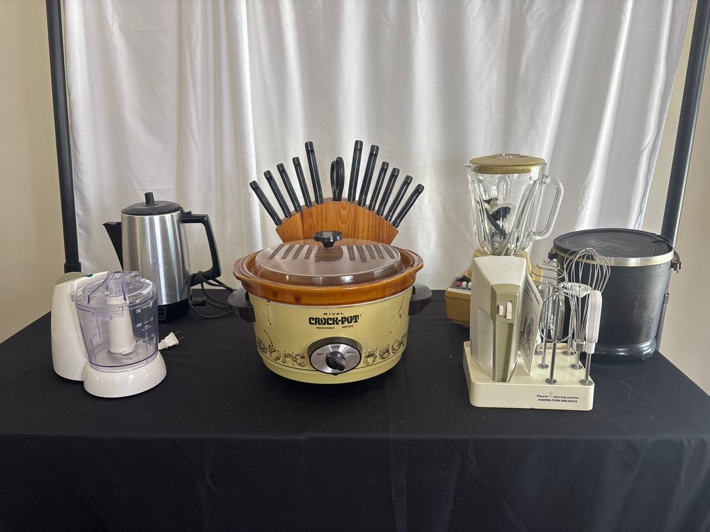 Assorted Small Kitchen Appliances, Knife Set & Cookware – Multi-Piece Lot
