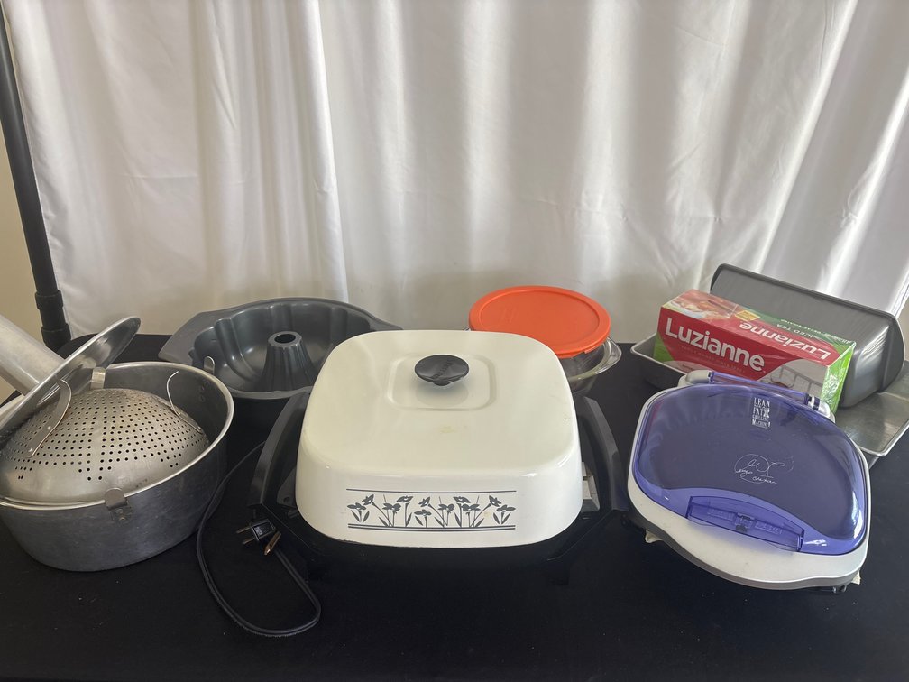 Assorted Cookware, Bakeware & Small Kitchen Appliances – Multi-Piece Lot