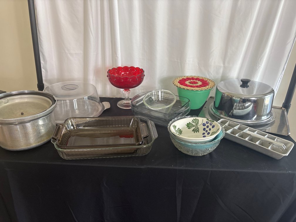 Assorted Cookware, Bakeware & Kitchen Serving Pieces – Multi-Piece Lot