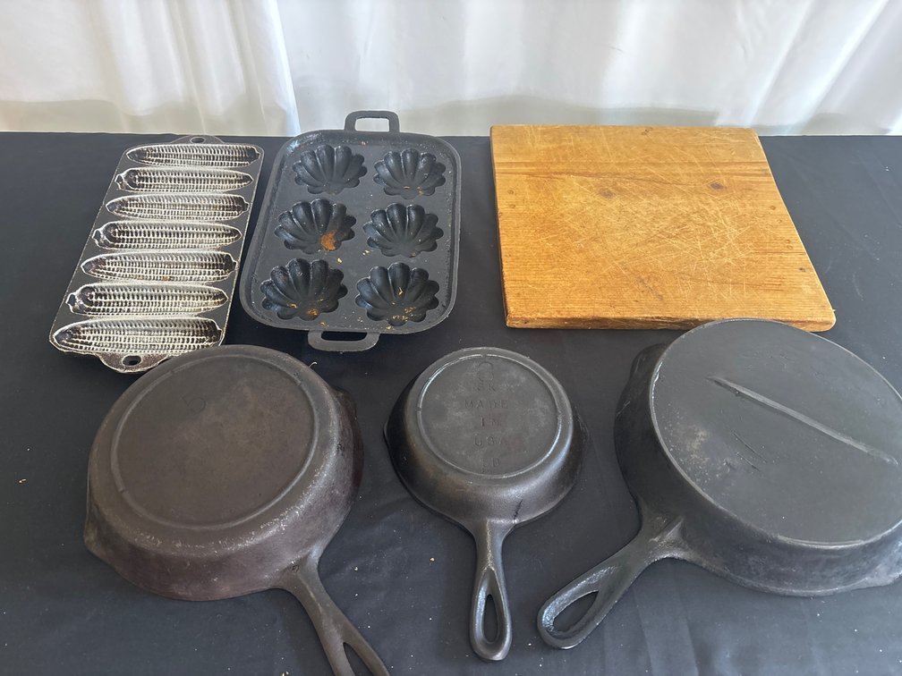 Vintage Cast Iron Cookware & Specialty Bakeware – 5-Piece Lot
