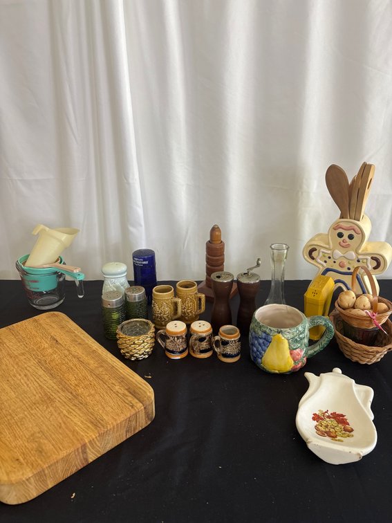 Lot of Assorted Kitchen Décor, Utensils & Accessories