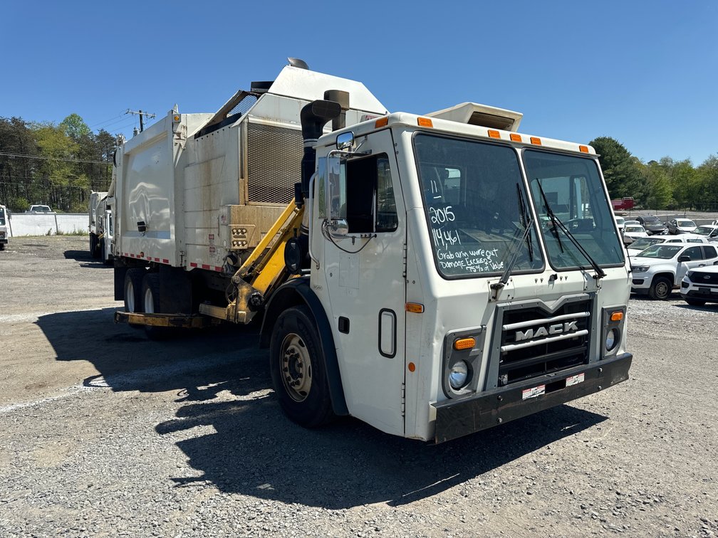 2015 MACK LEU613-SIDE LOAD GARBAGE TRUCK