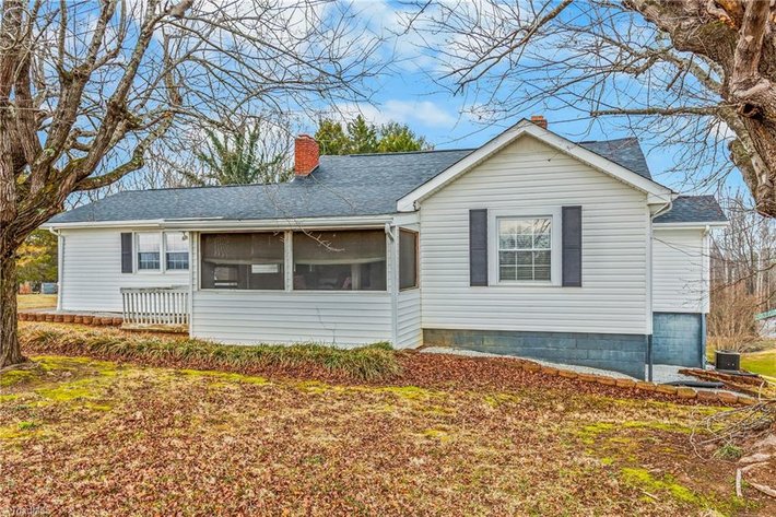 Home For Sale in Mount Airy - 842 Red Brush Road