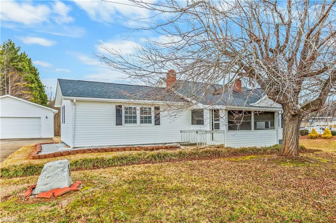 Image for Home For Sale in Mount Airy - 842 Red Brush Road