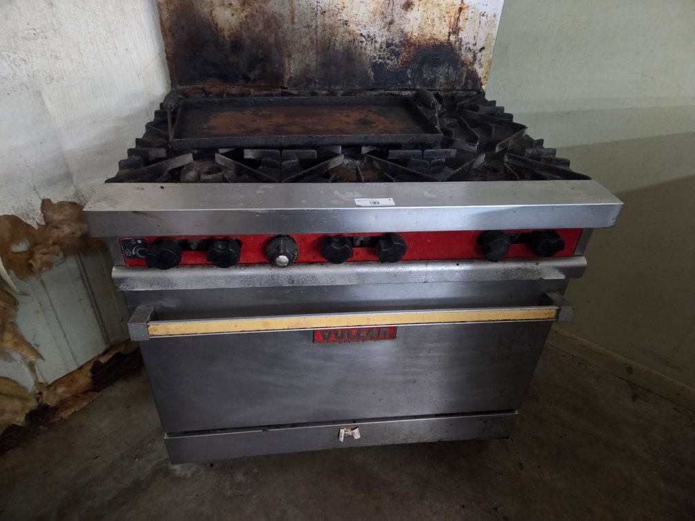 Vulcan gas stove (Commericial) - Condition Unknown