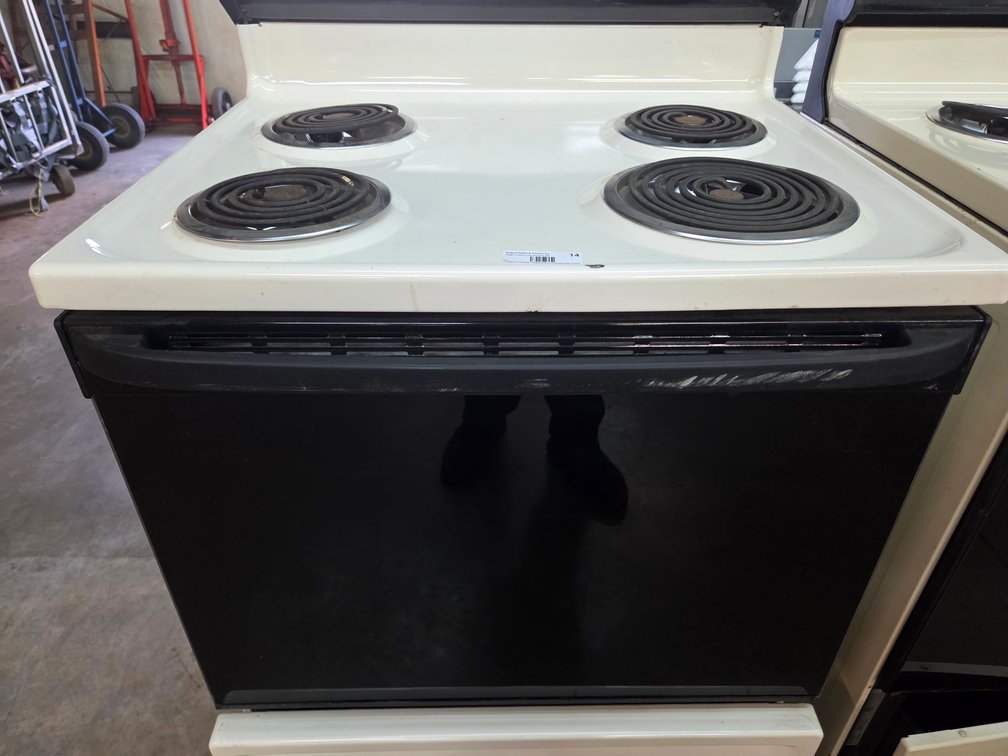 Stove GE - (condition unknown)