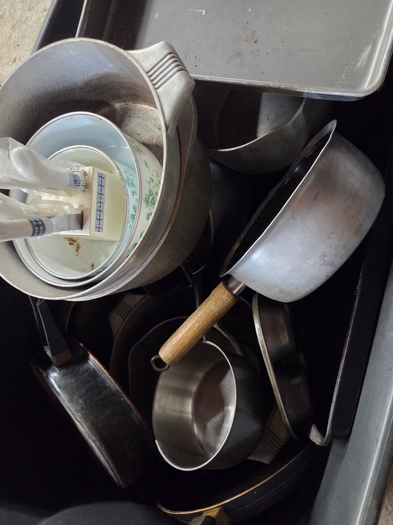 Assorted Kitchen supplies/utensils