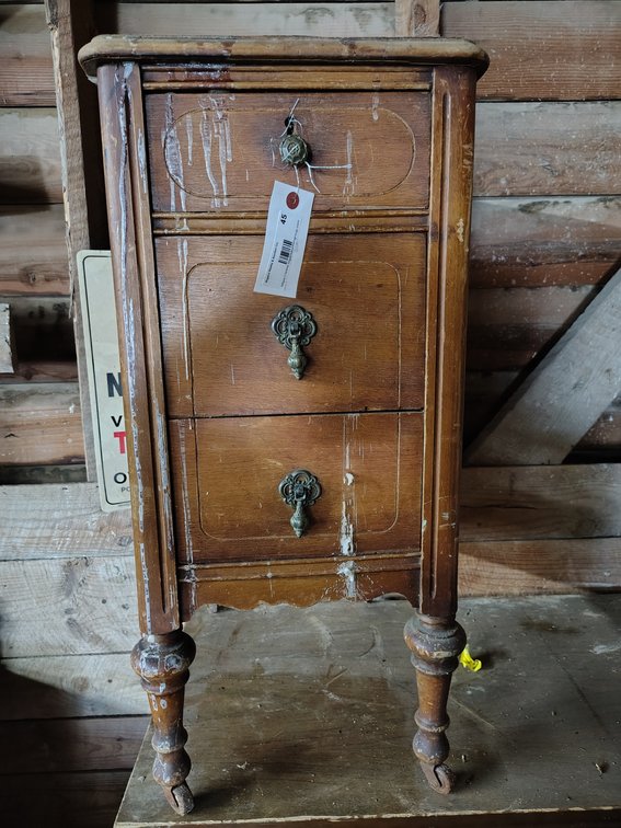 Chest/Dresser and side table