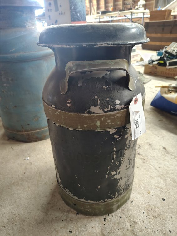 Milk jug (black with lid)