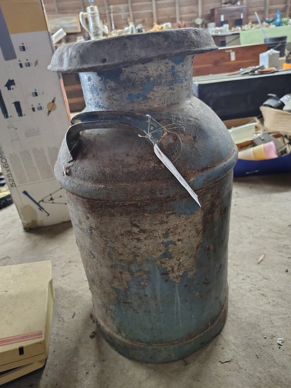 Milk jug (blue with lid)