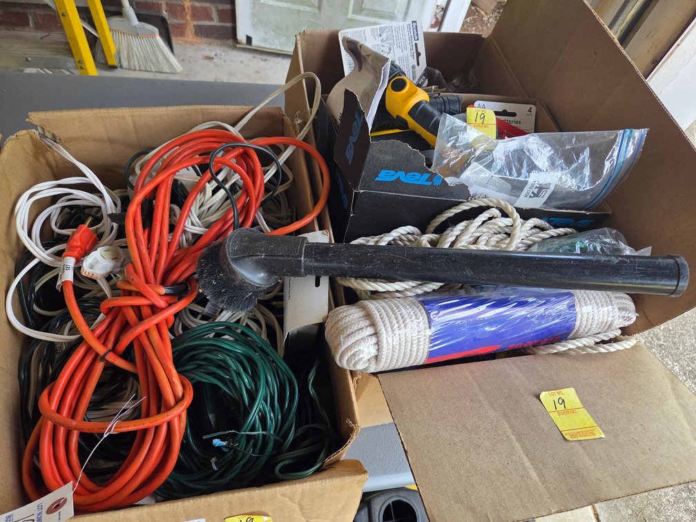 Genie 10-gal. shop vac, Extension Cords, Batteries, Flash Lights, Rope