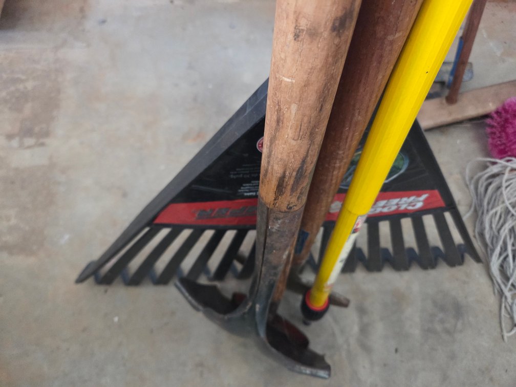 Leaf Rake, Shovel, Extend Paint Roller