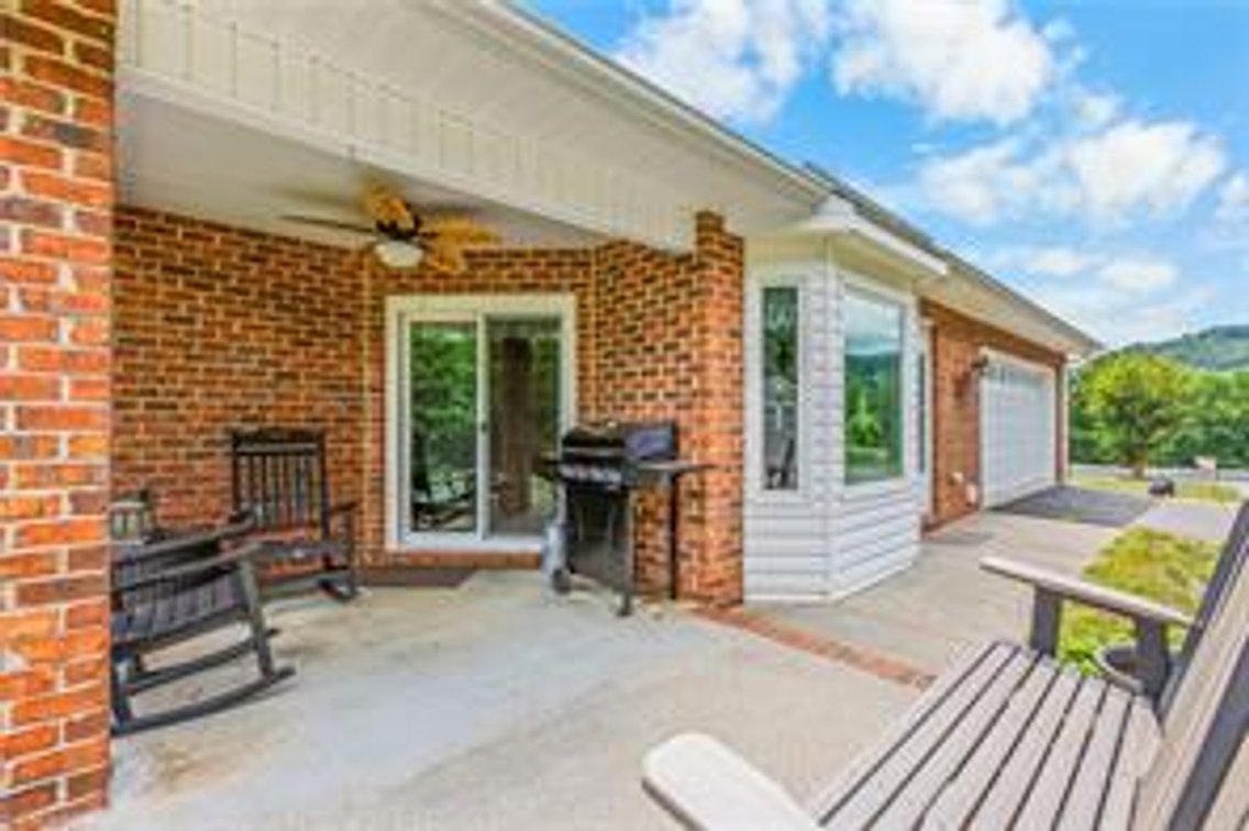Image for Home For Sale in Cana - 836 Bear Trail