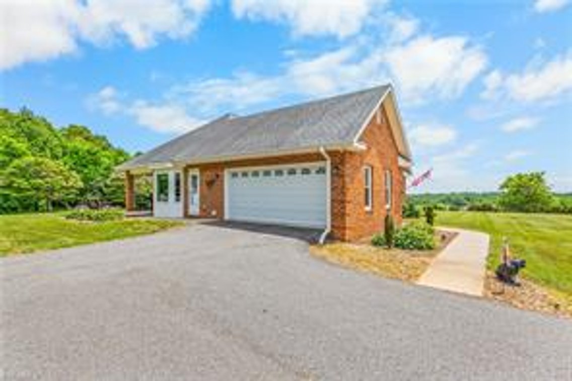 Image for Home For Sale in Cana - 836 Bear Trail
