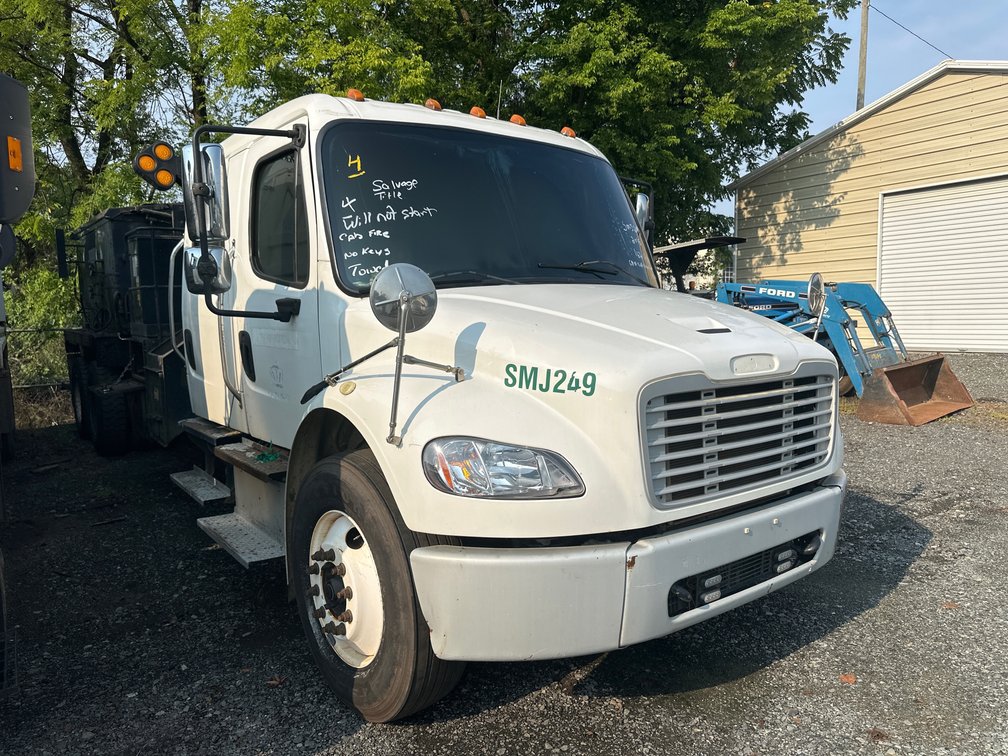 2015 FREIGHTLINER M2106 POT HOLE PATCH TRUCK