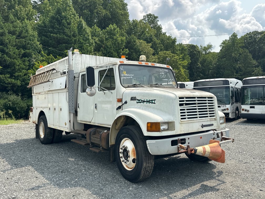 2001 INTERNATIONAL 4700 UTILITY TRUCK