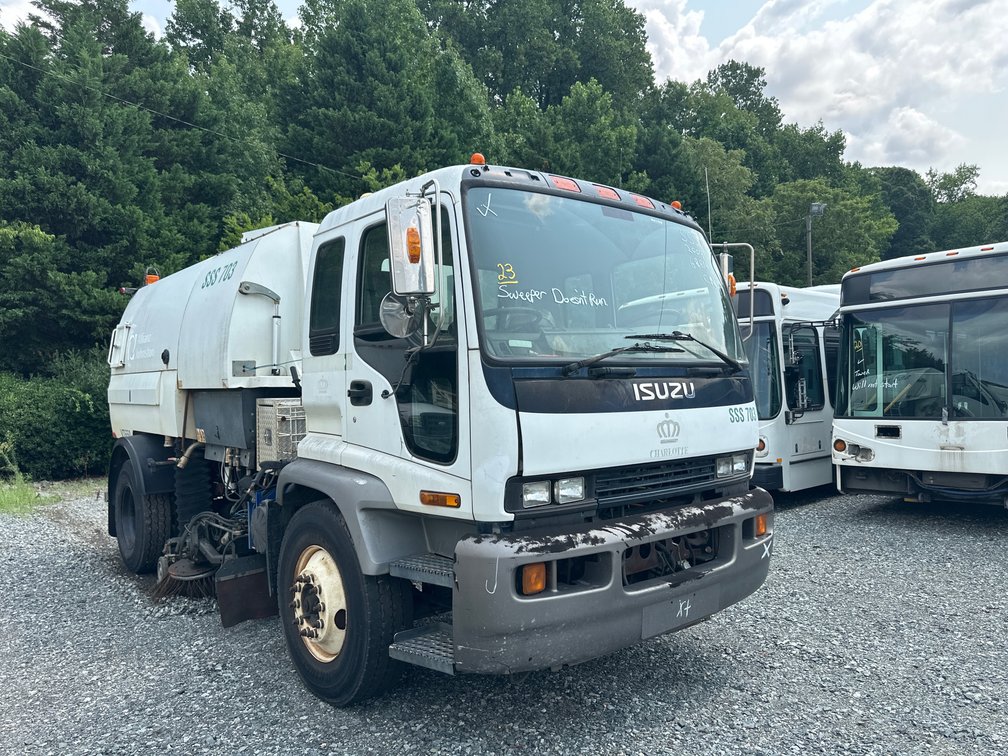 2009 ISUZU FTR VACUUM STREET SWEEPER TRUCK