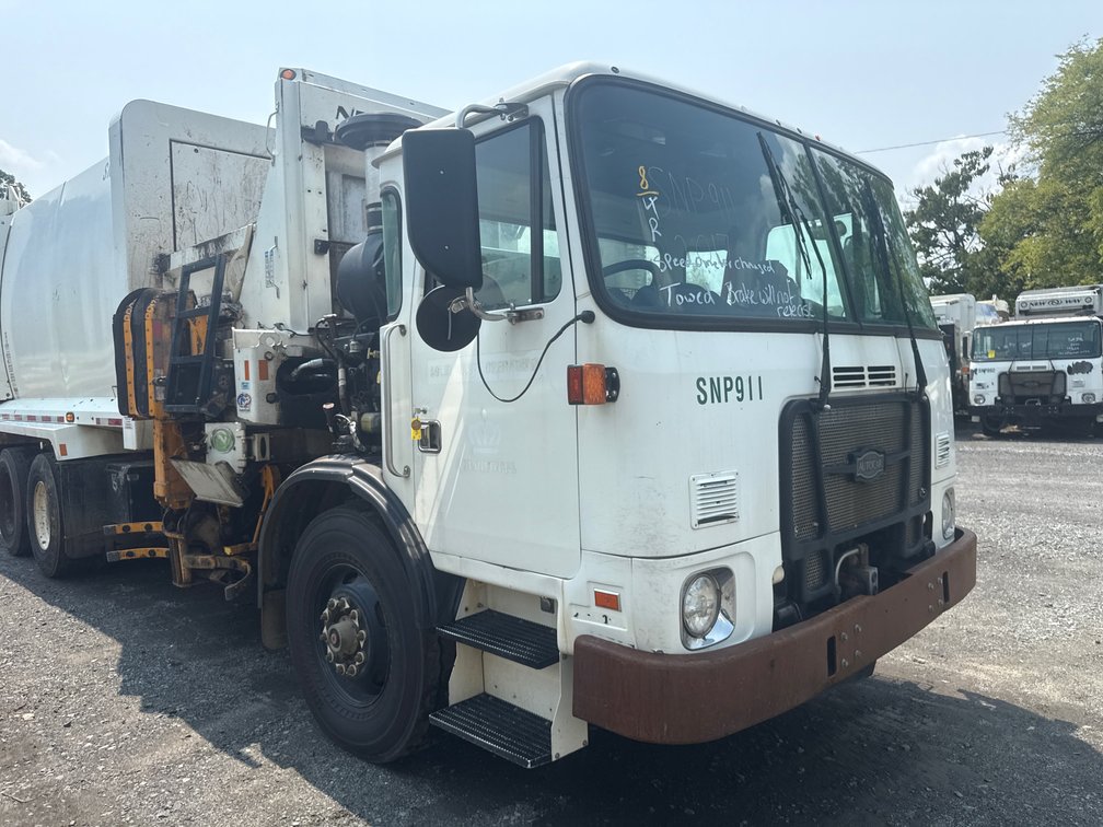 2017 AUTOCAR ACX64 AUTOMATED REFUSE TRUCK