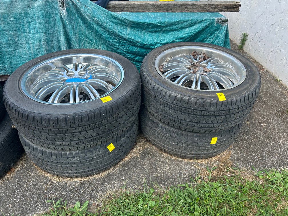 4 Bridgestone Dueler H/L Alenza P285-45R 22 Tires and Chrome Wheels