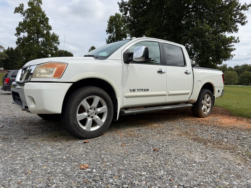 2011 Nissan Titan Pickup Truck
