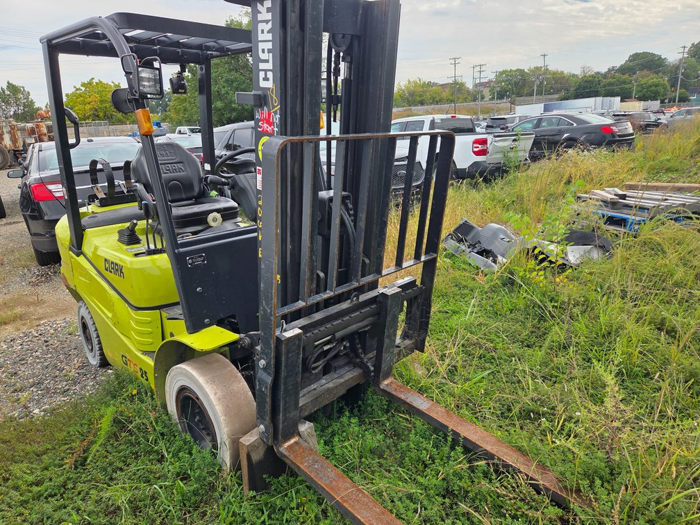 2010 CLARK FORKLIFT