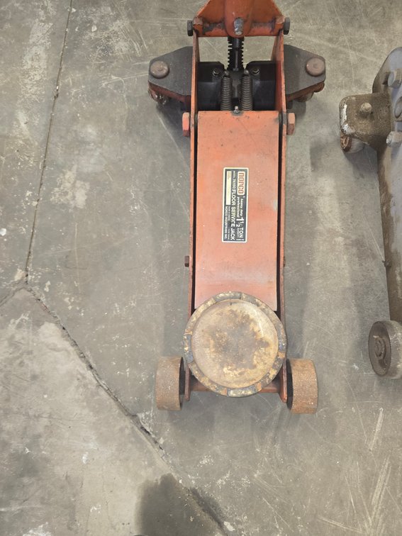 Norco 1 1/2 ton floor service jack