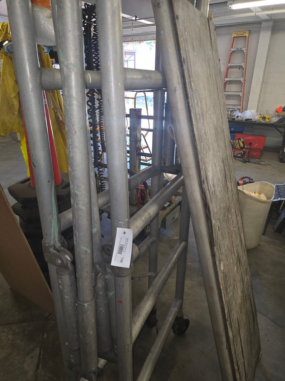 roll scaffolding with floor