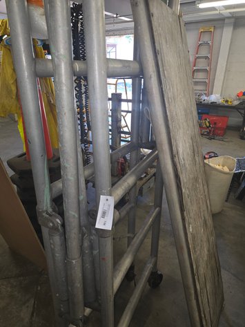 roll scaffolding with floor