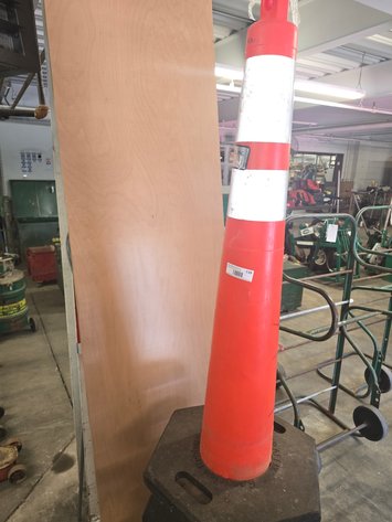 (8) traffic safety cones