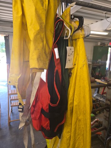 (25) safery harnesses & rain coats