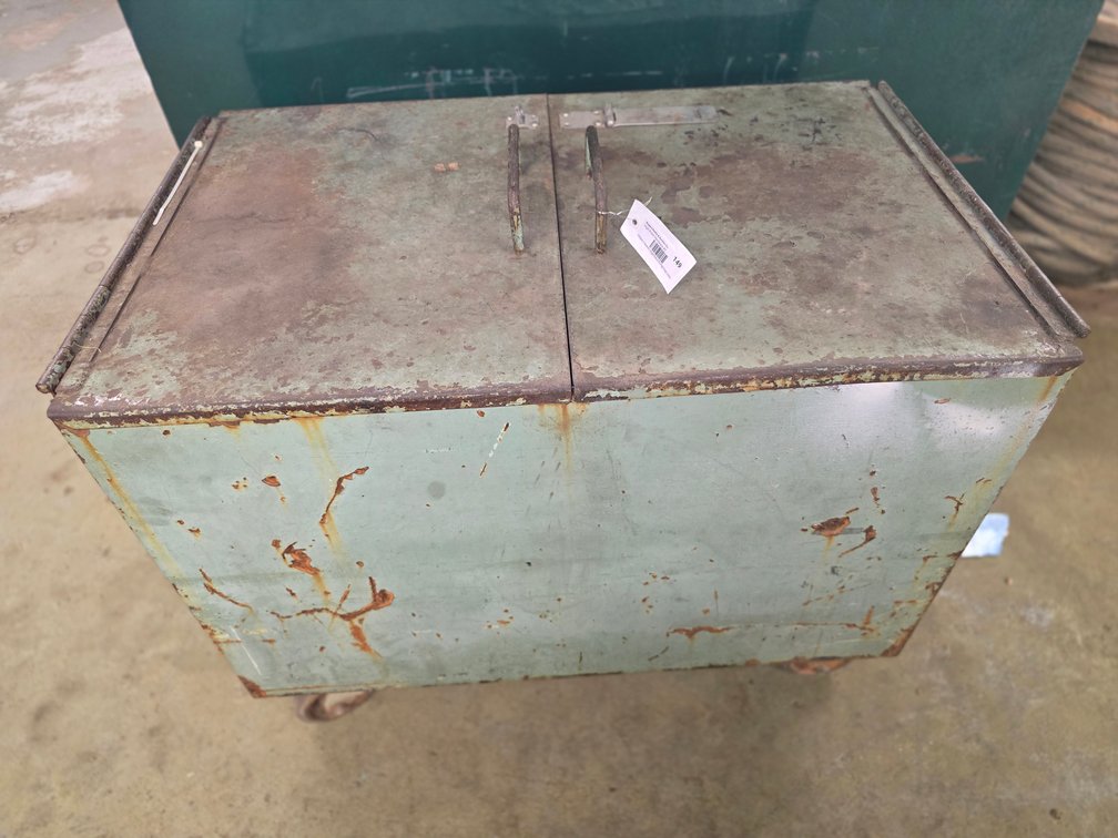Roller Jobsite tool storage box