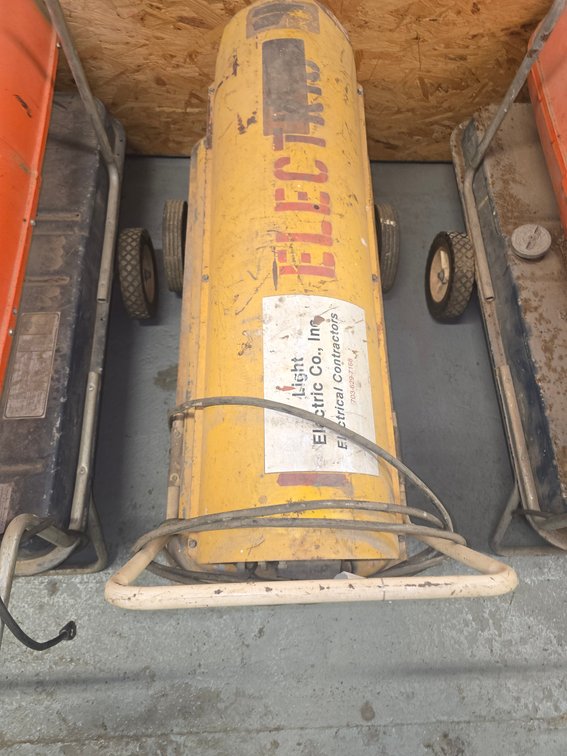 portable space heater / 150,000 BTU / 12 gallon