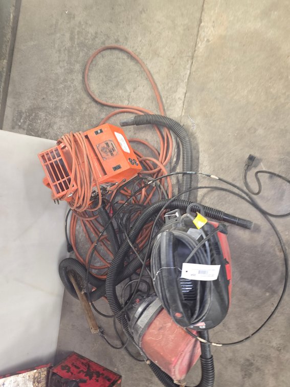 (2) small shop vacs / power cat air blower