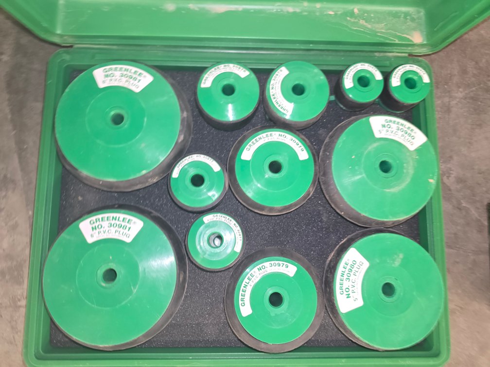Greenlee 859-4 PVC plug set