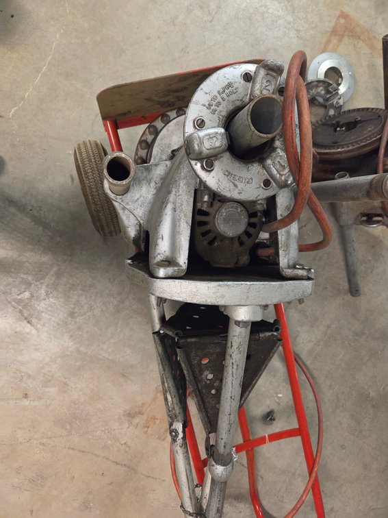 Rigid 300 pipe threader with hand truck